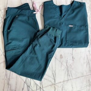 Large figs scrub set, Catarina top and Zamora joggers